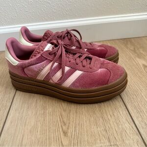 Adidas velvet women’s pink size 7.5
